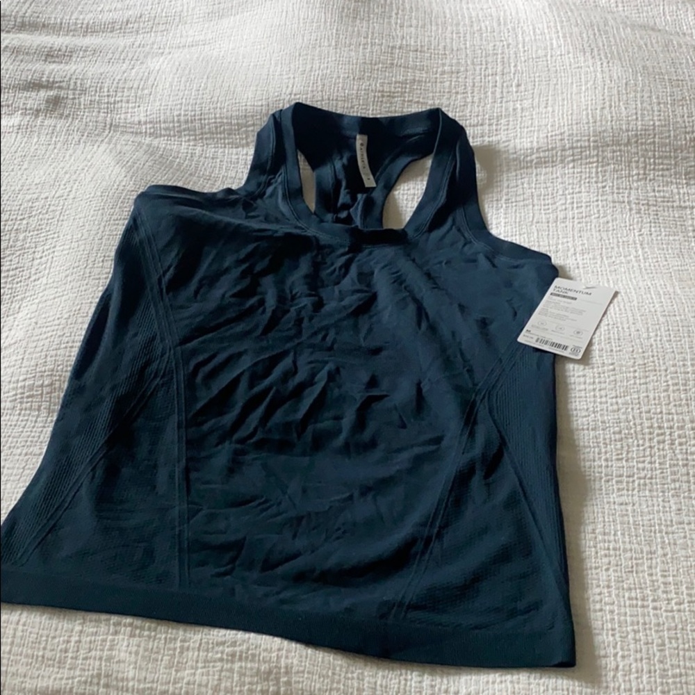 Momentum tank